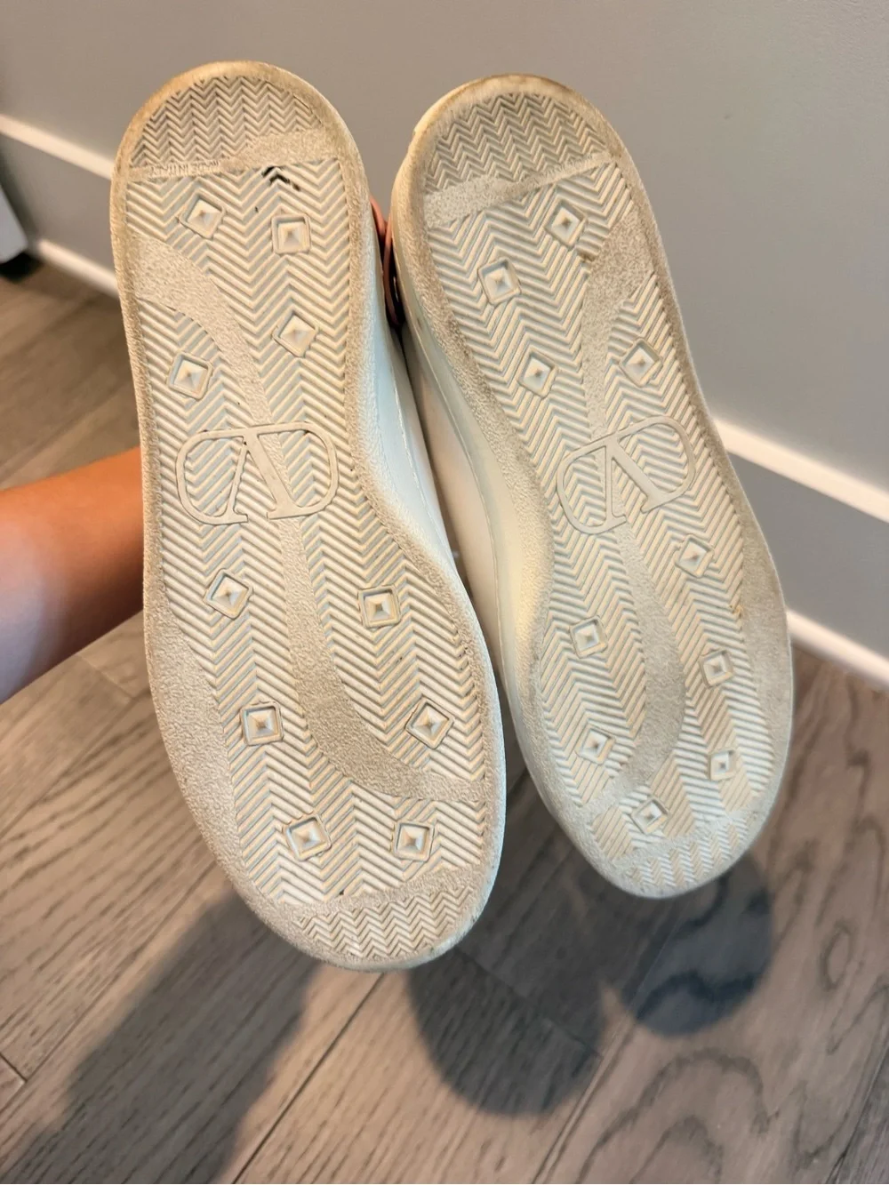 Valentino Garavani Backnet VLogo sneakers in White Blush Calfskin
